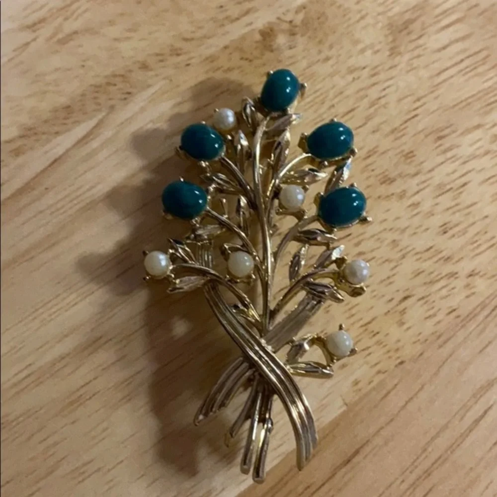 Vintage Sarah Coventry‎ Brooch Green Pearl Stones